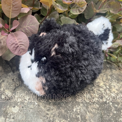 Black/white fluffy amigarumi pomeranian