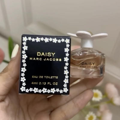 Floral woody musk fragrance