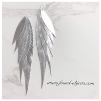 Shake your tail feathers - Gold · FOUND OBJECTS · Online