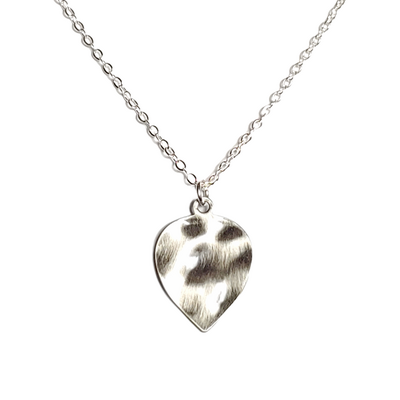 Wavy leaf pendant necklace