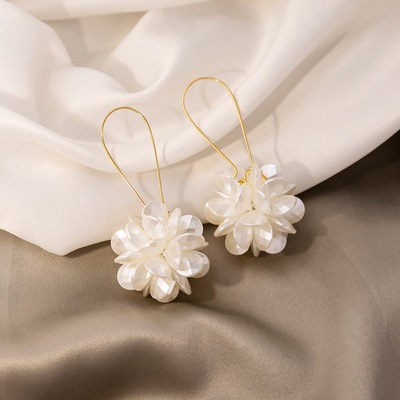Light luxury flower ball earrings white petal geometric flower earrings for women girls jewelry gift - Thumbnail 4