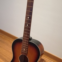 GUITARRA ACUSTICA TIPO PARLOR EGMOND