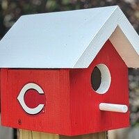 Reds Bird House - Thumbnail 1