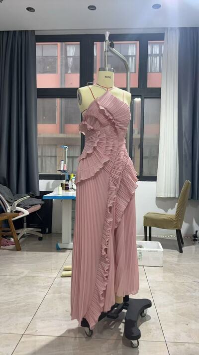 Women Elegant Neck Strap Ruffles Evening Gown Backless Party Dress