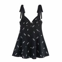 Fashionable and simple flower embroidered short dress - Thumbnail 2