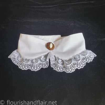 Lace collar