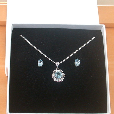 Boxed gift set/sterling silver blue topaz flower pendant & chain/topaz necklace/topaz necklace/topaz jewellery/topaz earrings/uk