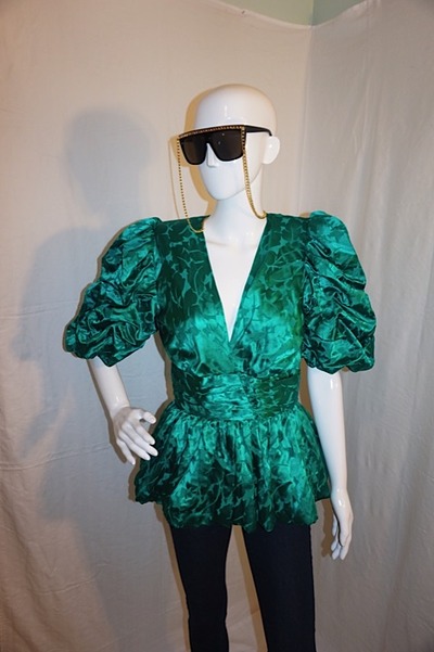 Vintage saks fifth green ruffle top, size s-m